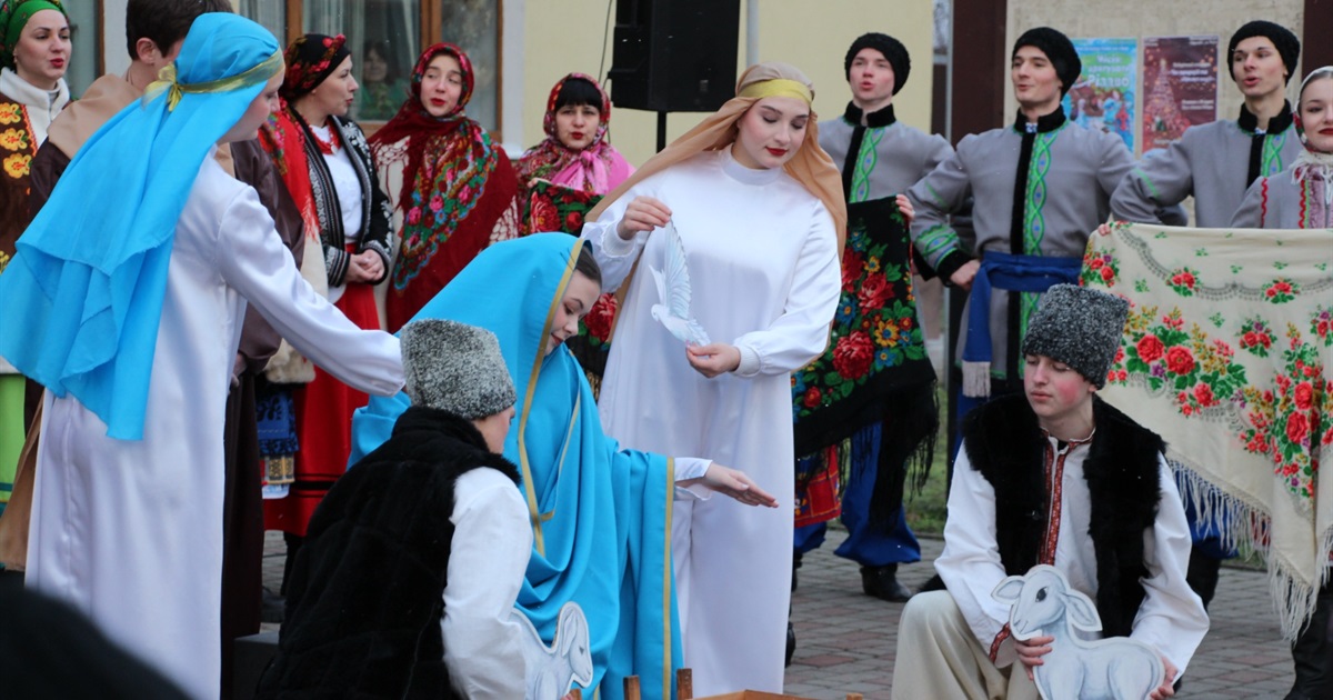 Козу водили, колядки співали: як у Гадячі зустрічали Різдво