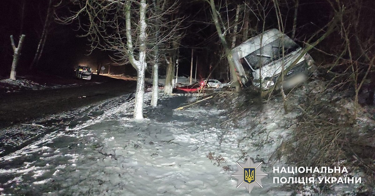 На Кагарличчині сталася ДТП: троє пасажирів буса отримали травми