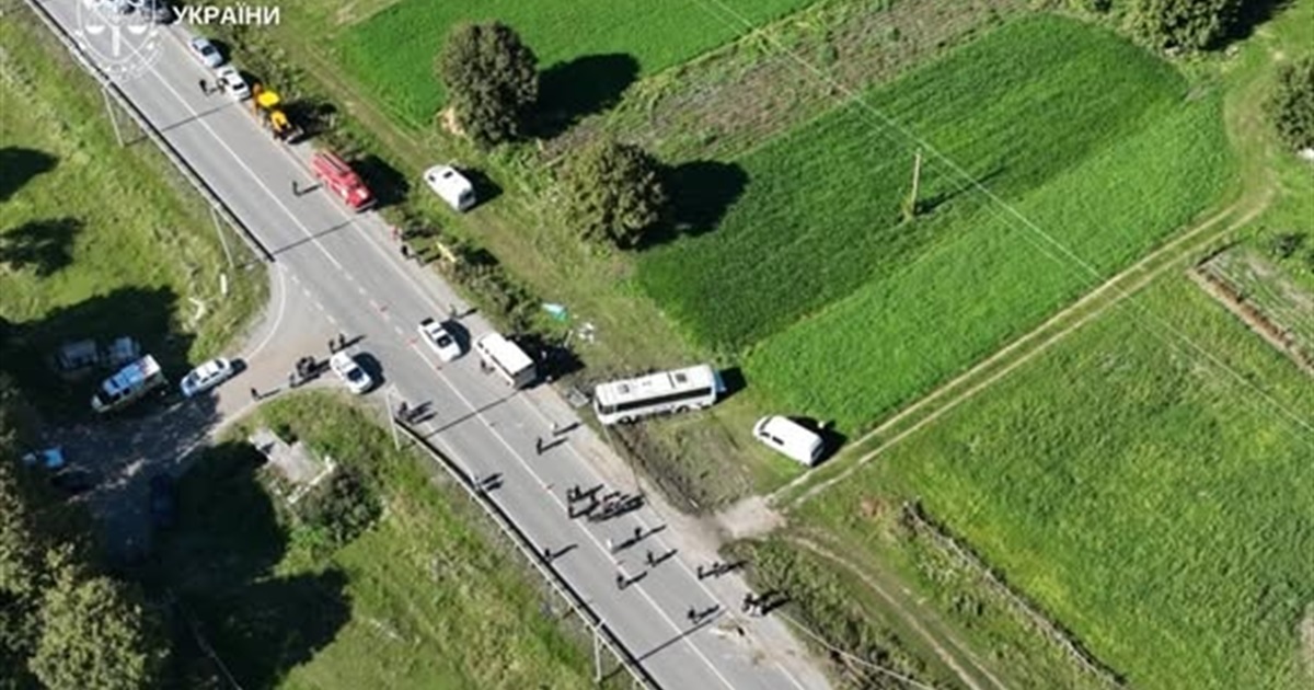 Смертельна аварія біля Старокостянтинова:водію автобуса винесли вирок за загибель дитини та вчителя