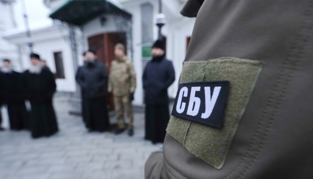 священники