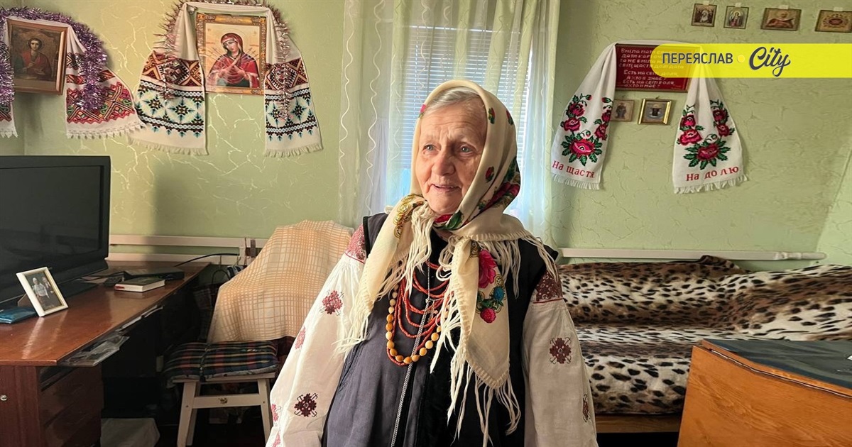 "Вижили завдяки маминій одежі": Пелагея Палатна з Переяслава зберігає сорочки, яким понад сто років