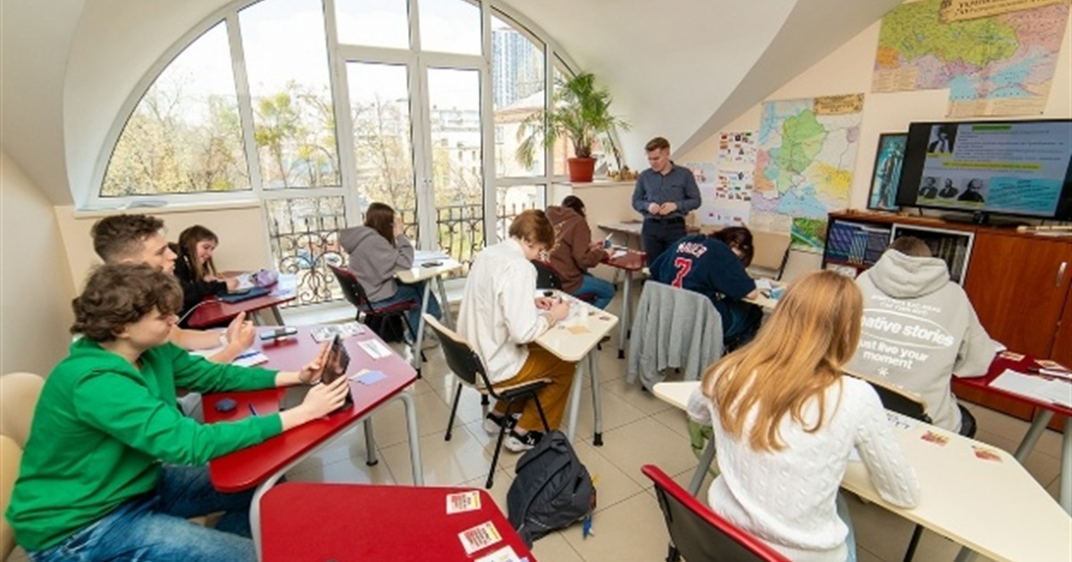 Аналіз позитивних та негативних сторін навчання у державних та приватних школах сьогодні