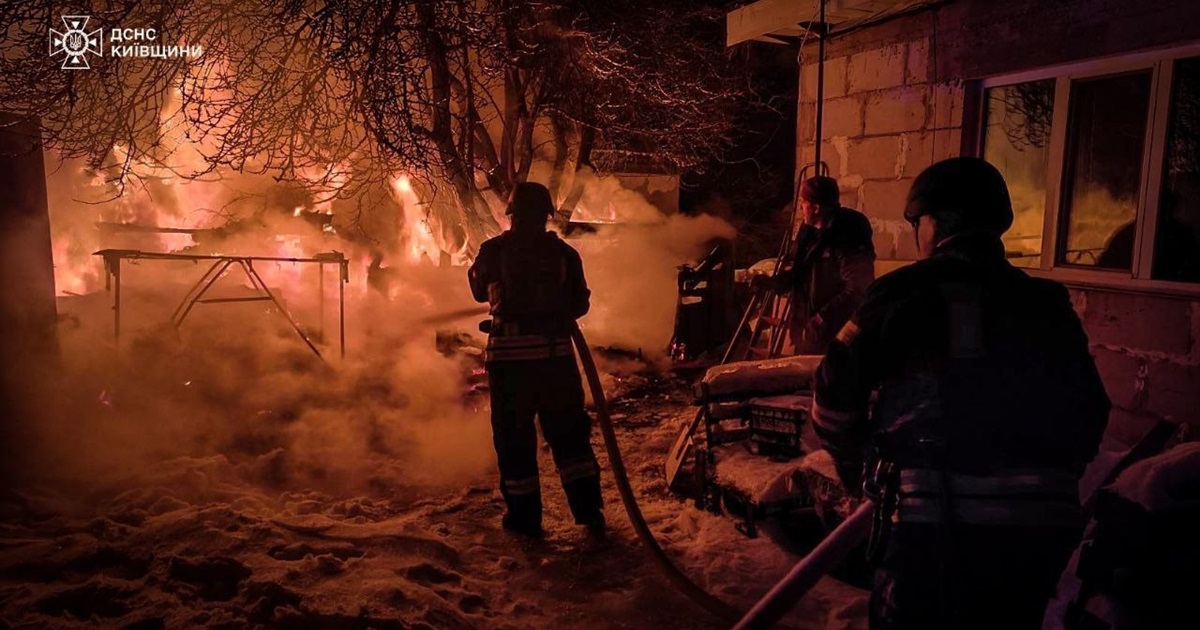 Унаслідок нічної атаки на Київщині пошкоджені житлові будинки