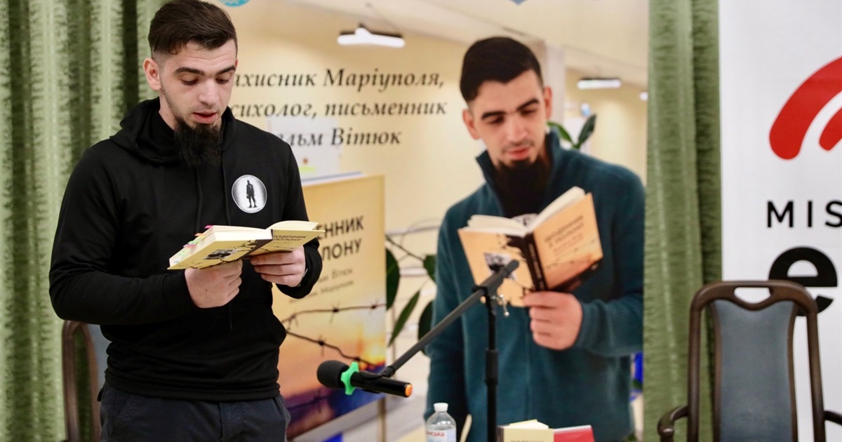 Захисник Маріуполя Вільгельм Вітюк презентував книгу «Щоденник з полону»