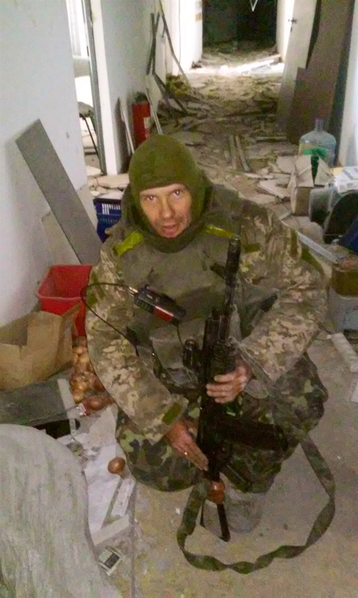 військовий зі зброєю