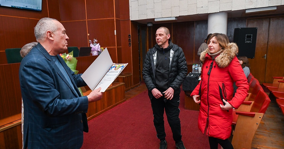 Подарунок для Єви: у міськраді привітали батьків першої новонародженої на Кагарличчині у 2026 році