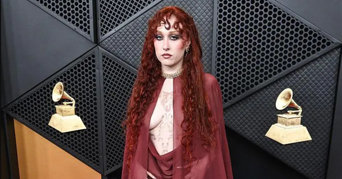 Чаппелл Роун шокувала "Греммі" сукнею, що висіла на сосках. Фото