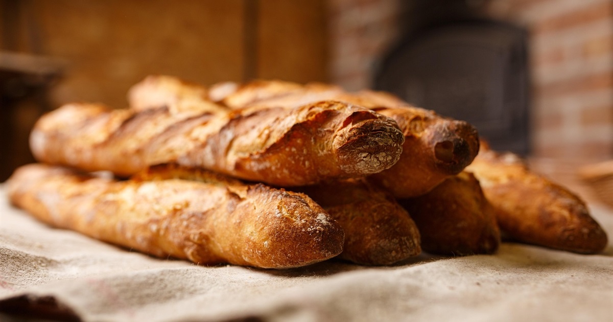 Готуємо сьогодні: ароматні, швидкі, неймовірно ніжні багети з хрумкою скоринкою