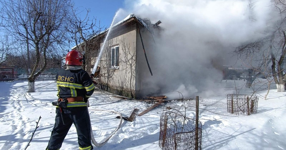 На Кагарличчині вогонь пошколив будинок: пожежу гасили майже 4 години