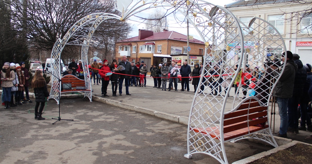10 років тому: пригадуємо, як у Городку з’явилася Арка закоханих
