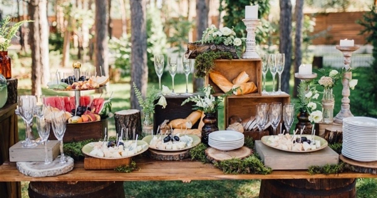 5 ідей креативної подачі фуршету. Види сервірування святкового столу. Формат подачі частування