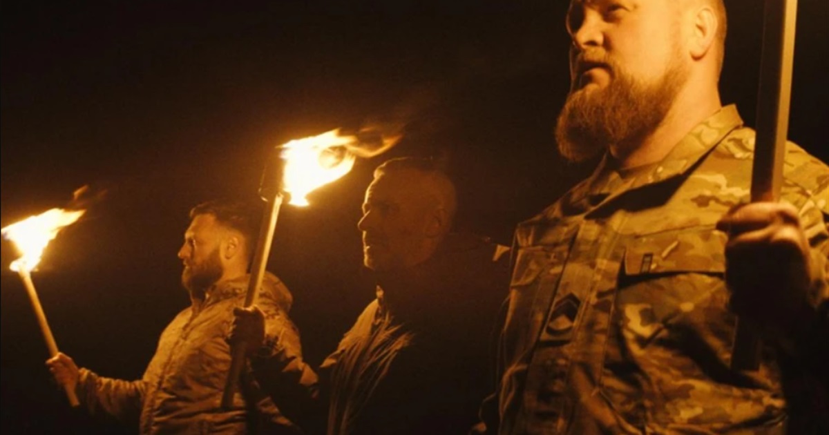 Без акторів і постановки — U2 зняли кліп із бійцями «Хартії»