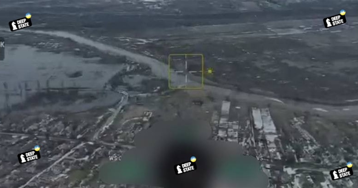 Росіяни підірвали дамбу біля Осикового на Донеччині. Дорога затоплена, але евакуація триває