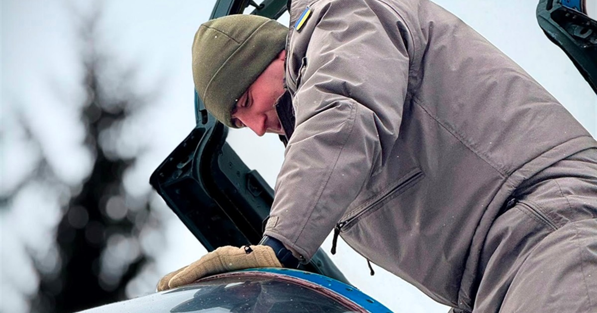 Гул літаків як саундтрек життя: як дитяча мрія хлопця зі Старокостянтинова стала реальністю