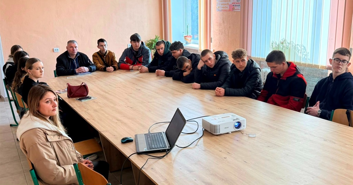 Новини Старокостянтинівщини. Фотовиставка, викрадене авто, перфоманс, ярмарок, зустрічі та перемоги