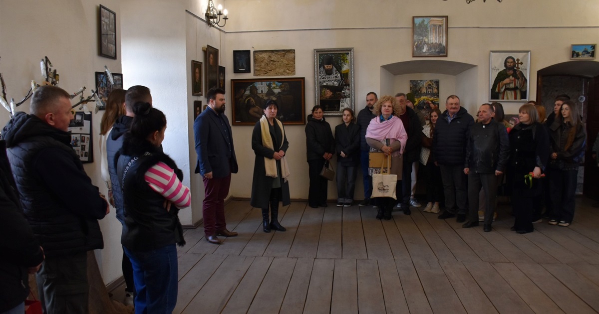 У замку князів Острозьких відкрили виставку картин ігумена Лаврентія