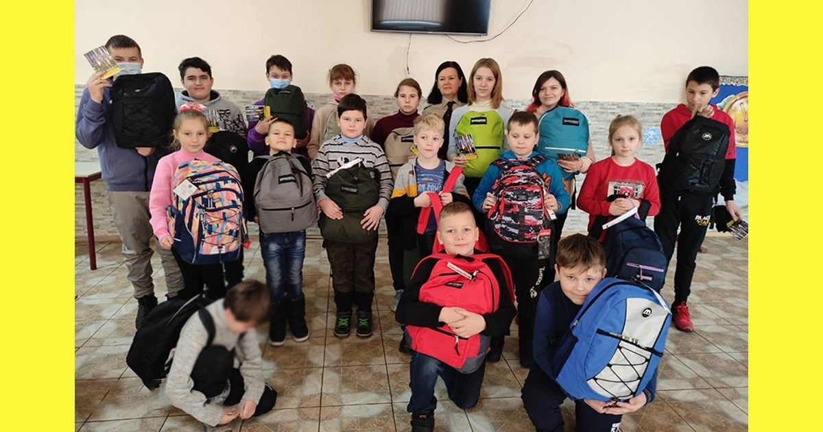 Наплічники, іграшки та часточка любові від юних українців світу для дітей захисників із Кагарличчини