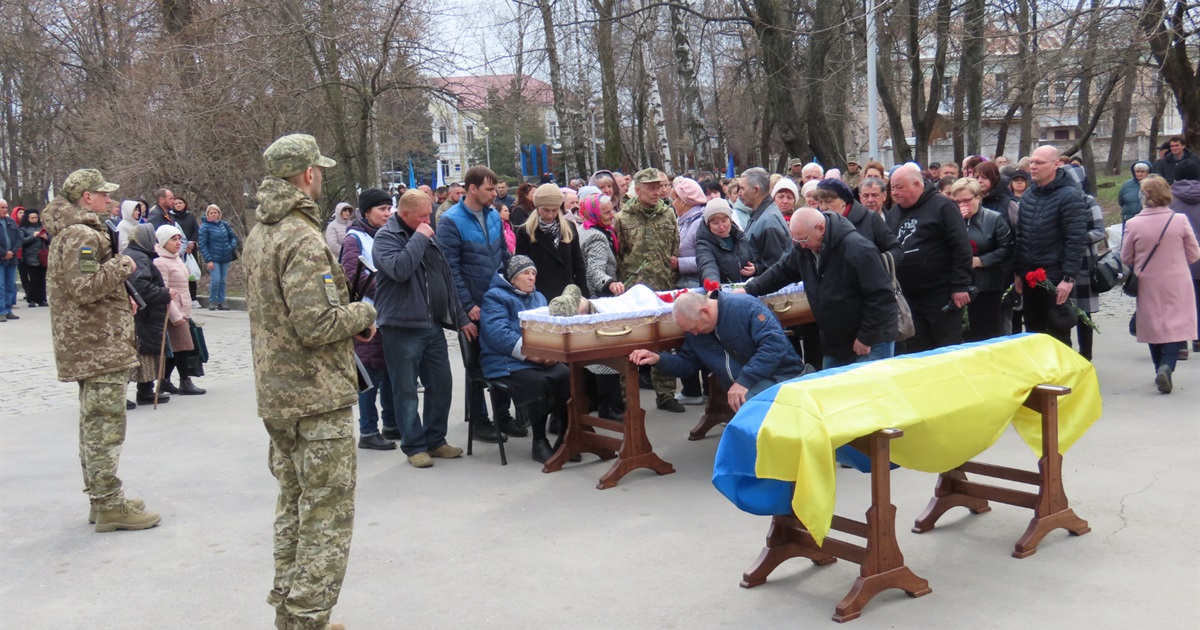 На щиті повернувся додому: у Золотоноші попрощалися із Захисником Володимиром Плосканчуком