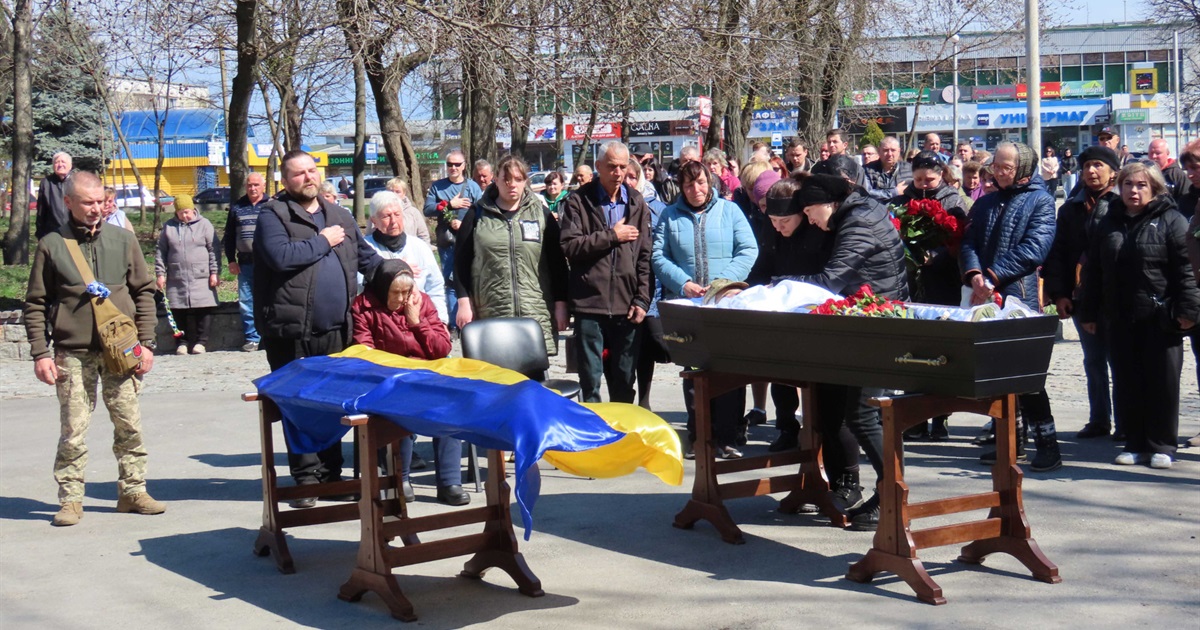 На щиті повернувся додому: у Золотоноші попрощалися із Захисником Євгенієм Руденком (ВІДЕО)