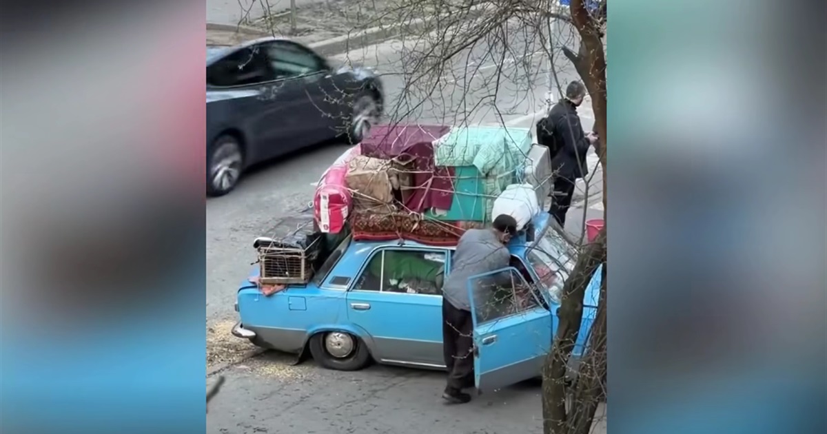 Все життя — в одному авто. Мережею розійшлася зворушлива історія переселенця з Донеччини