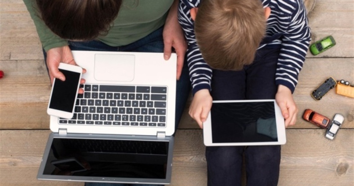 Соцмережі для дітей в Україні: чи можуть запровадити вікові обмеження і як це працює у світі