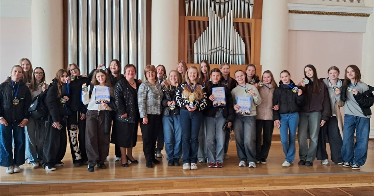 Юні хористи зі Старокостянтинова здобули перемогу на обласному конкурсі