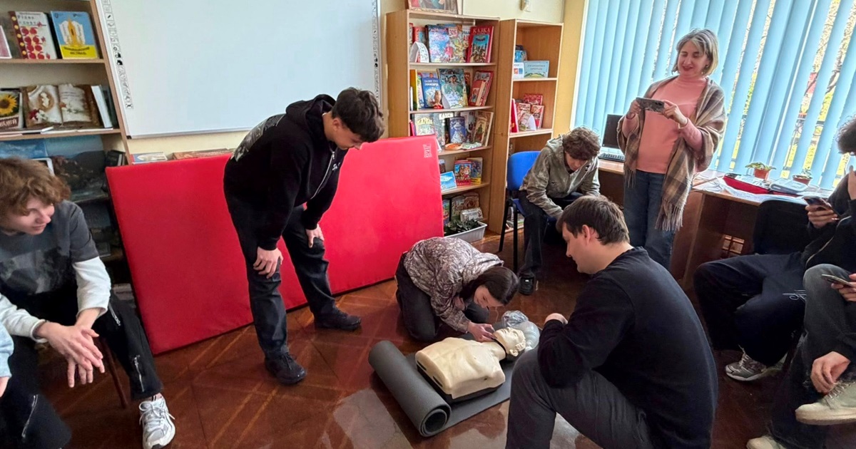 У Старокостянтинові школярів навчали надавати першу домедичну допомогу