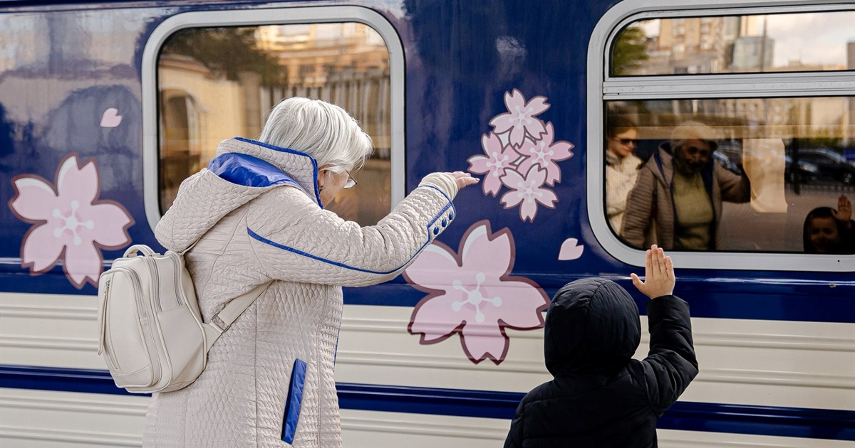 «Сакура» на коліях. Як виглядає новий поїзд Київ — Ужгород