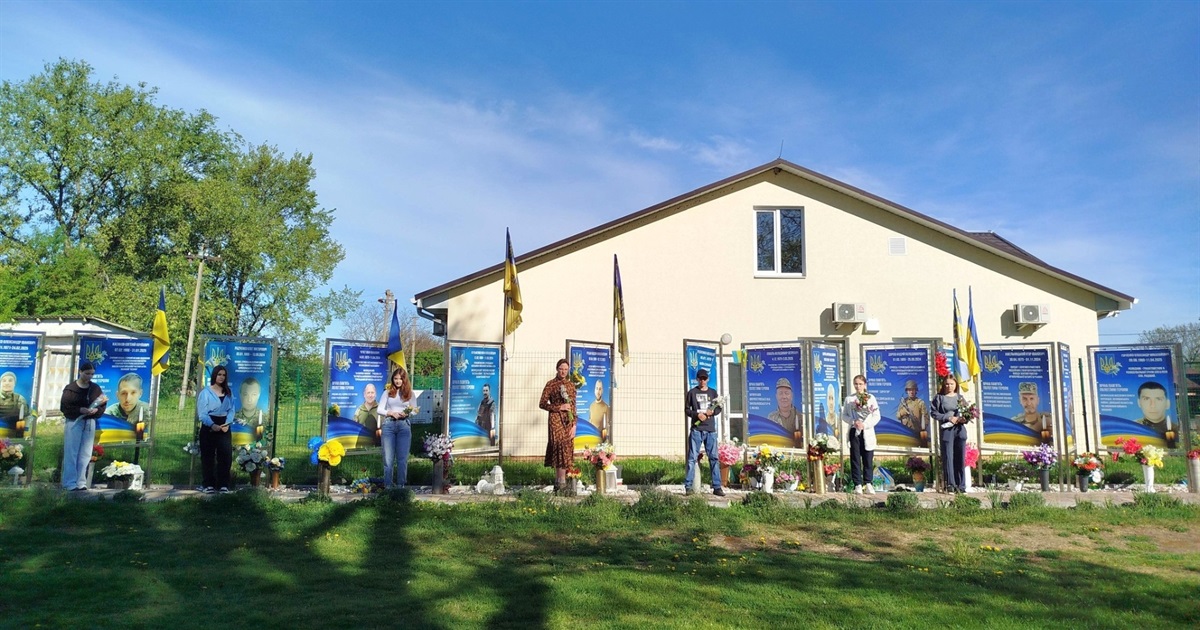 У Пристромах на Переяславщині відкрили портрети на Алеї Героїв та вшанували пам'ять жертв нацизму