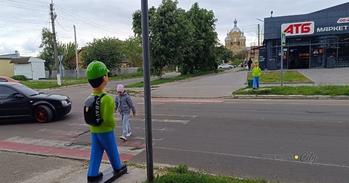 У Переяславі демонтують вказівники до магазинів АТБ, підприємцям дозволили виносну торгівлю