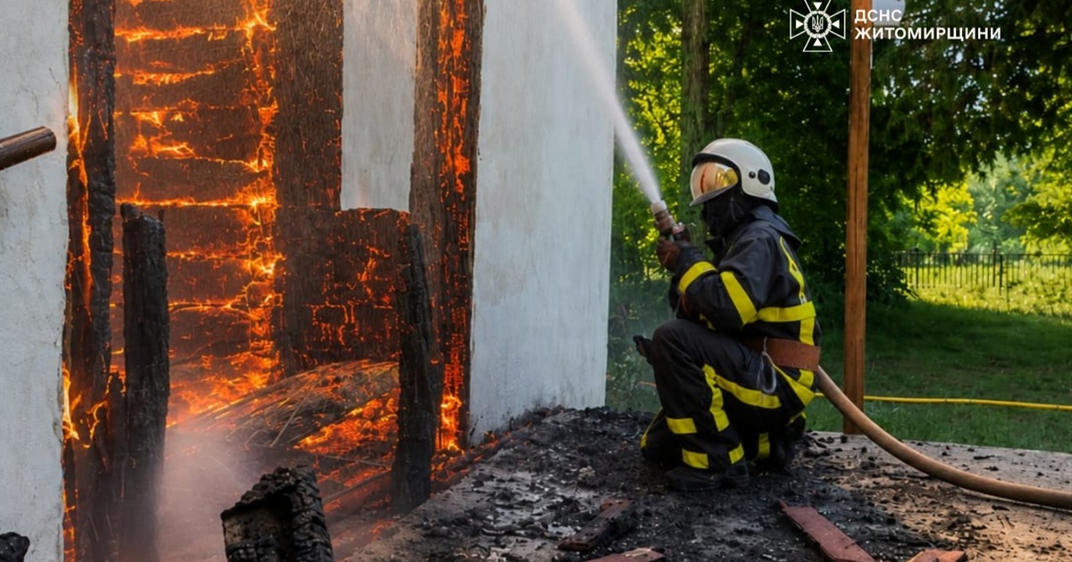 На Звягельщині згорів дерев'яний костел