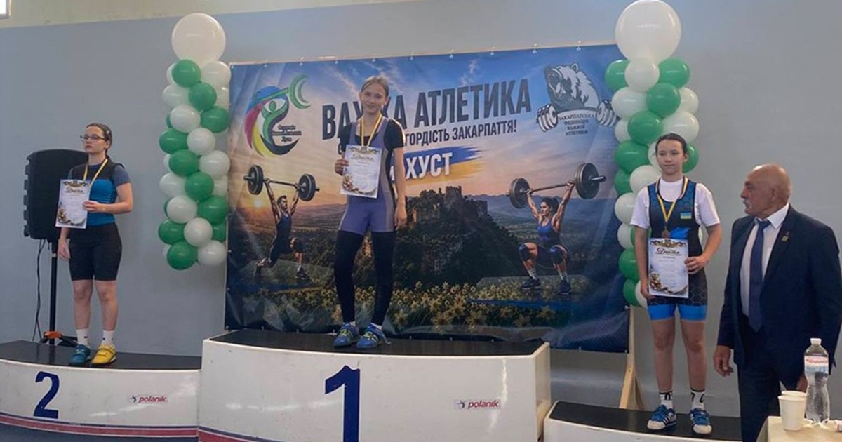 Юні важкоатлетки з Ржищівської громади здобули нагороди на Чемпіонаті України