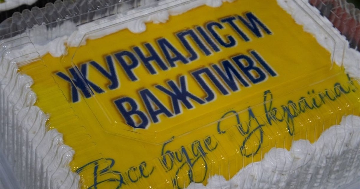 Сто сьомий рік польоту триває