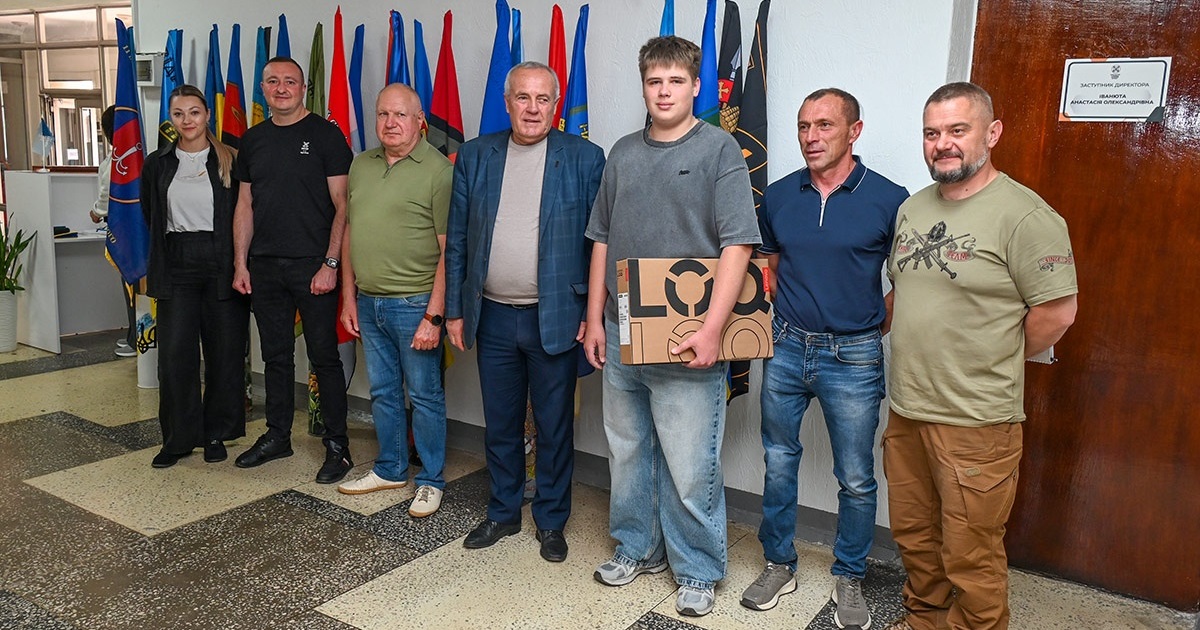 Для нових розробок на користь ЗСУ: Ярославу Радому передали сучасний ноутбук
