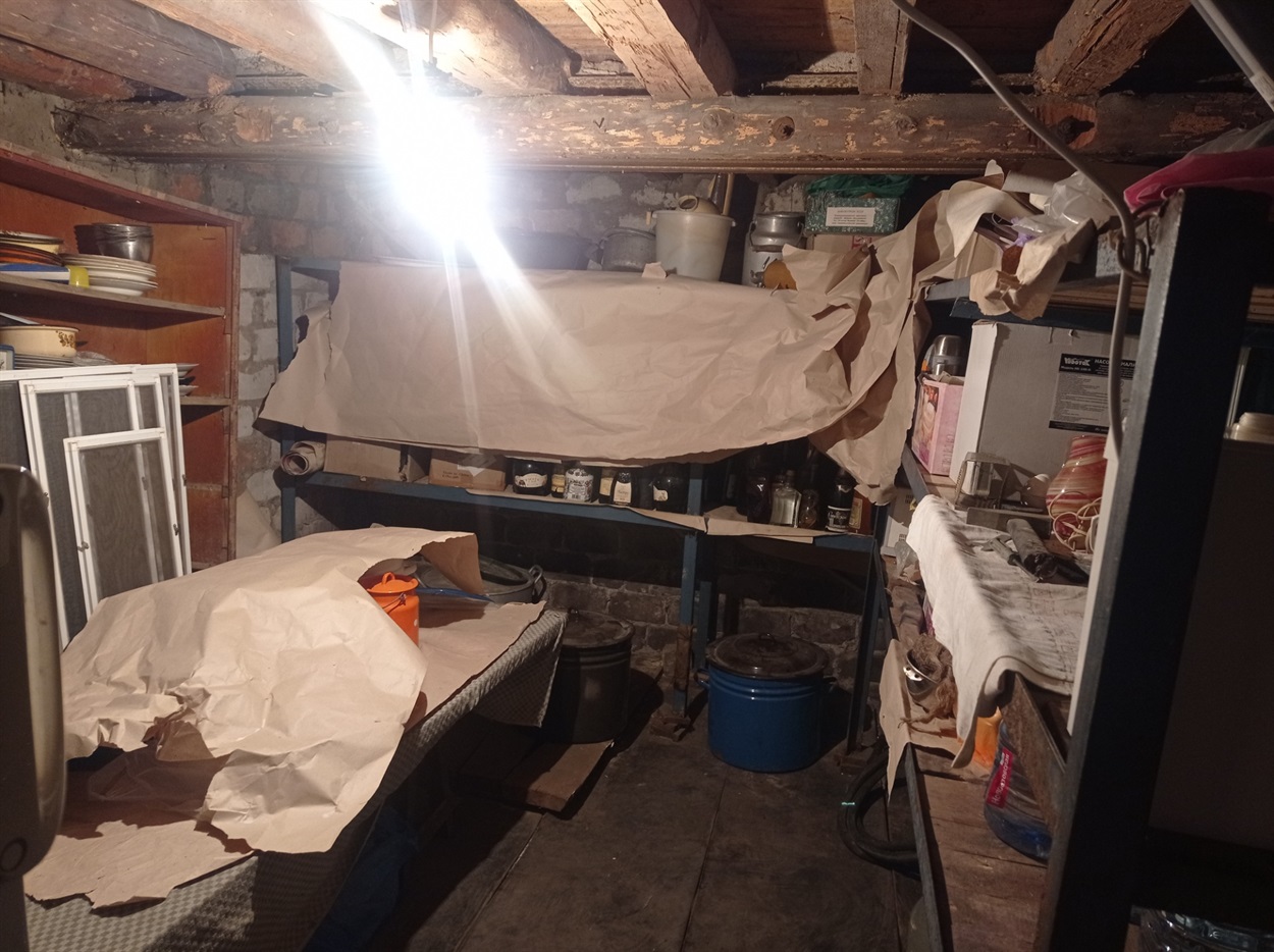 Єва разом з батьками два місяці жили у підвалі