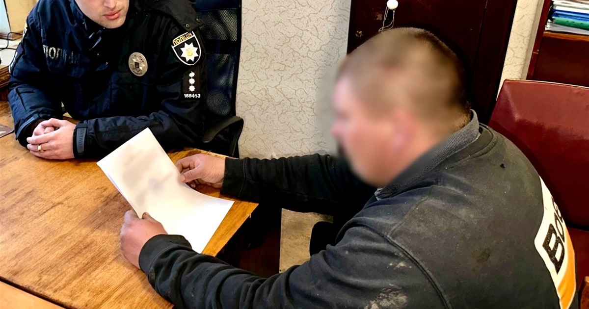 Бізнес на пеньках: на Первомайщині викрили групу, яка знищила цінні дерева на мільйони
