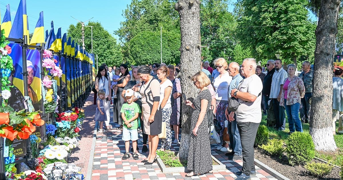 У Кагарлику на Алеї Слави Героїв увічнили імена ще п'яти загиблих Захисників