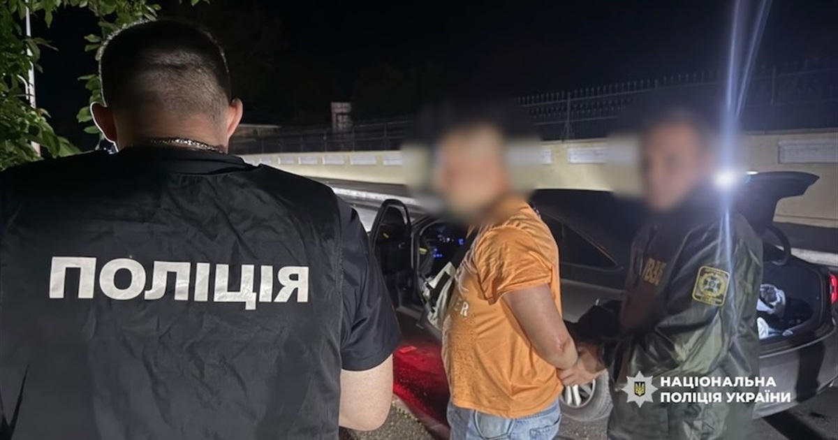 Мільйонні прибутки на «липових» моряках: на Одещині прикордонник переправив за кордон 147 ухилянтів