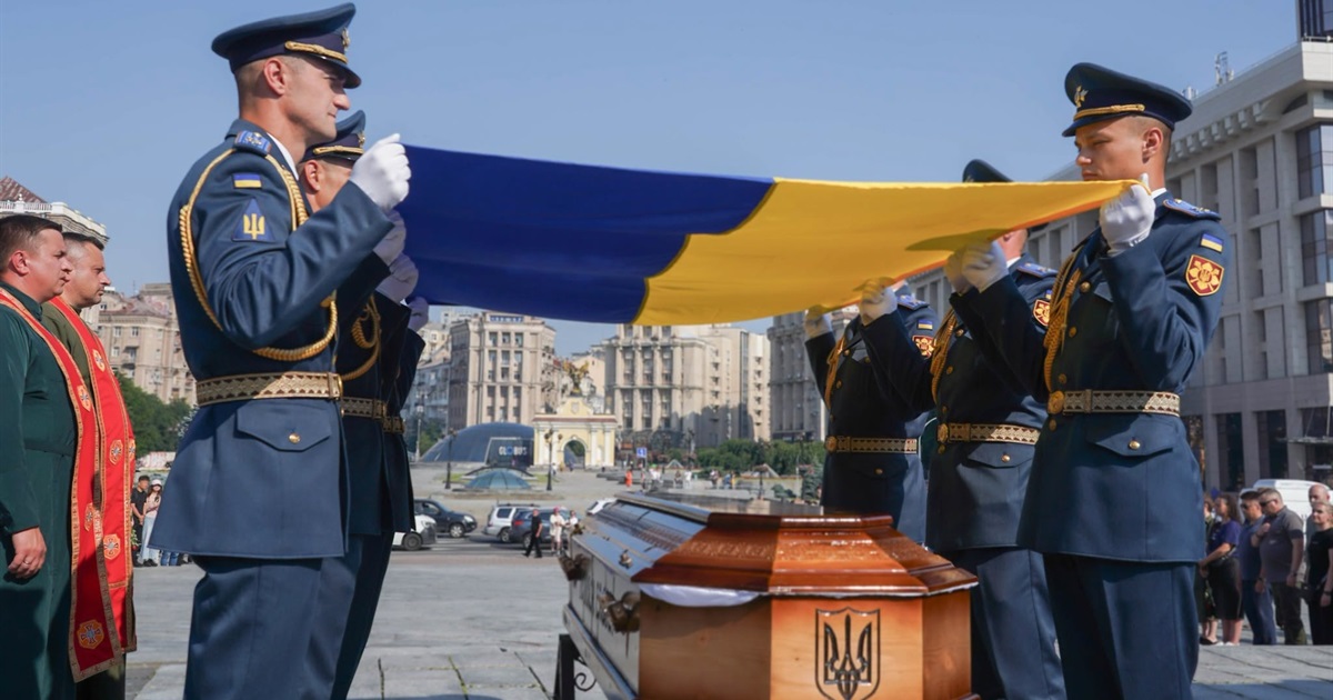 Останній політ Су-24М: Повітряні сили розповіли історію Героїв, з якими попрощався Старокостянтинів