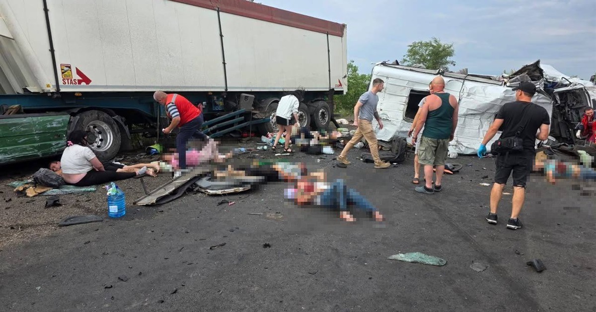 Страшна ДТП з маршруткою на Миколаївщині: загинули 12 людей, у Миколаєві буде день жалоби. Відео