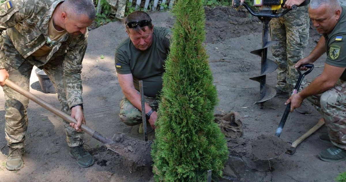 Пам'ять сильніша за час: у Старокостянтинівській громаді створюють меморіал полеглим Героям