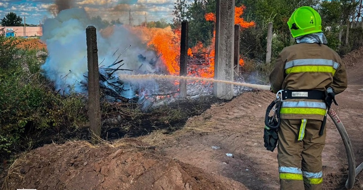 У Південноукраїнську загорівся автомобіль: за добу на Миколаївщині зафіксовано 10 пожеж
