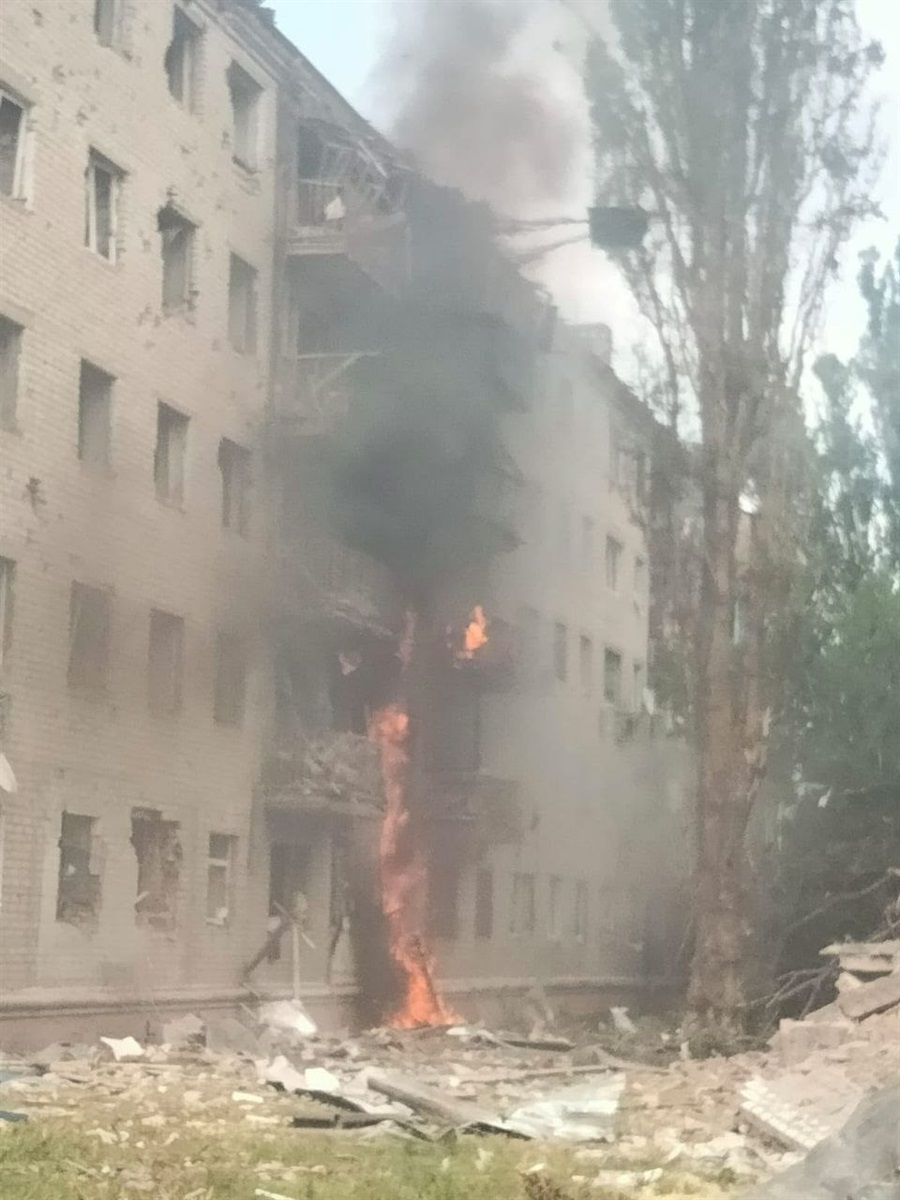 Пожежа у Слов'янську після авіаудару
