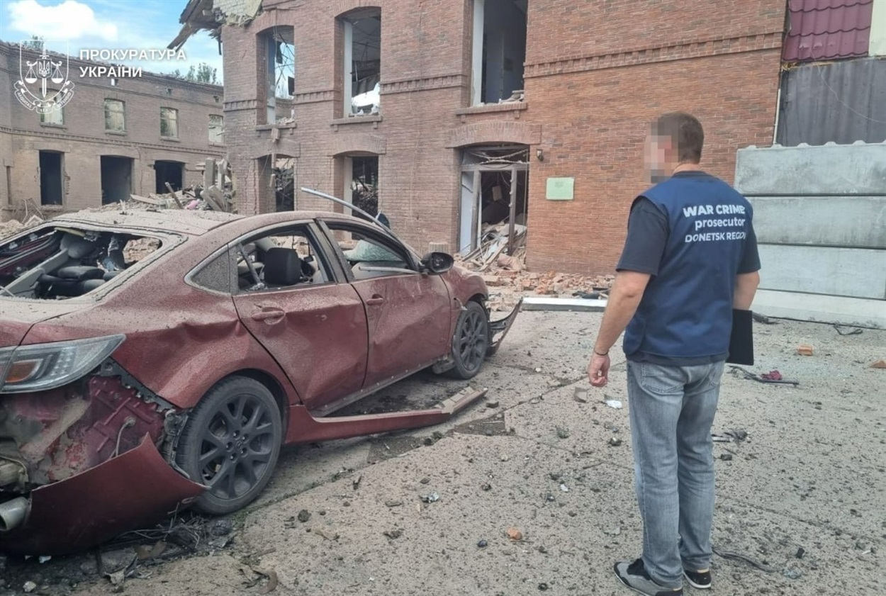 Росіяни зранку вдарили авіабомбами по людному місці у Слов'янську