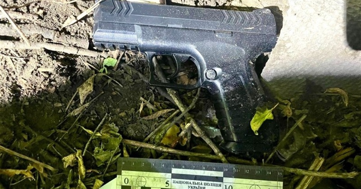 На пляжі Первомайська 15-річний хлопець поранив дівчину пострілом в око