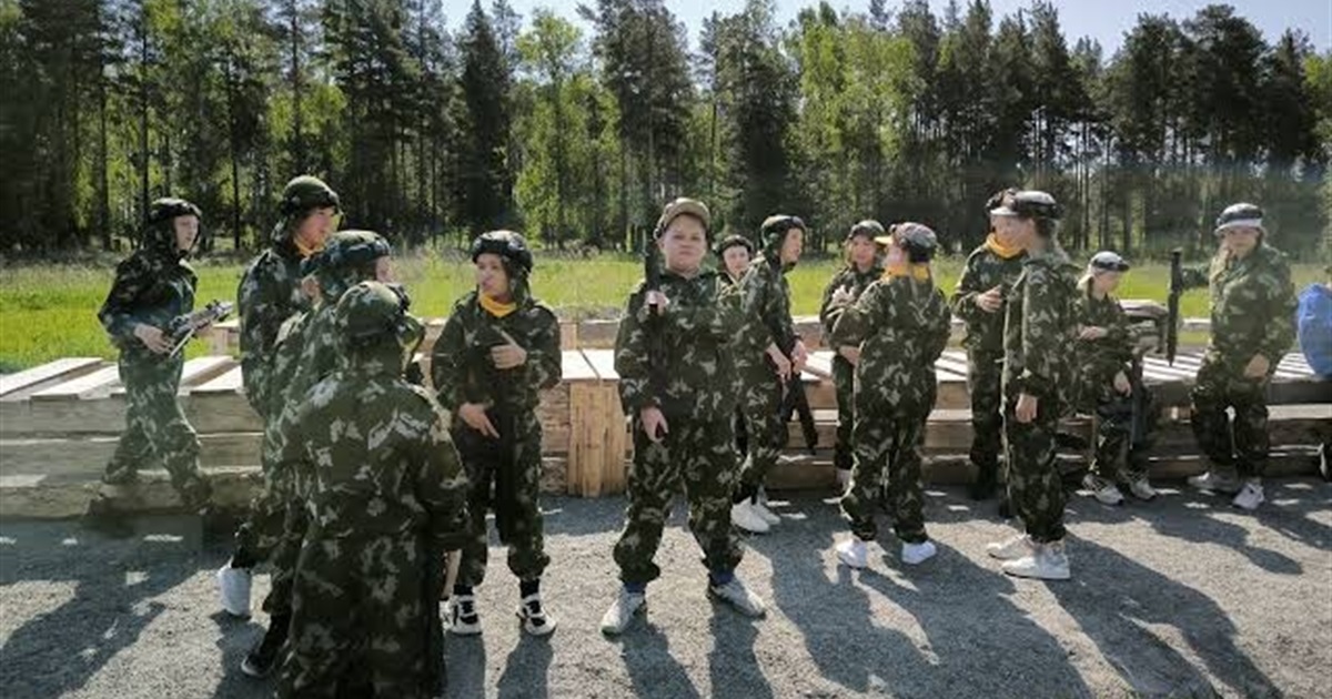 Окупанти додають військову складову шкільної програми на окупованій Донеччині, що змінилось