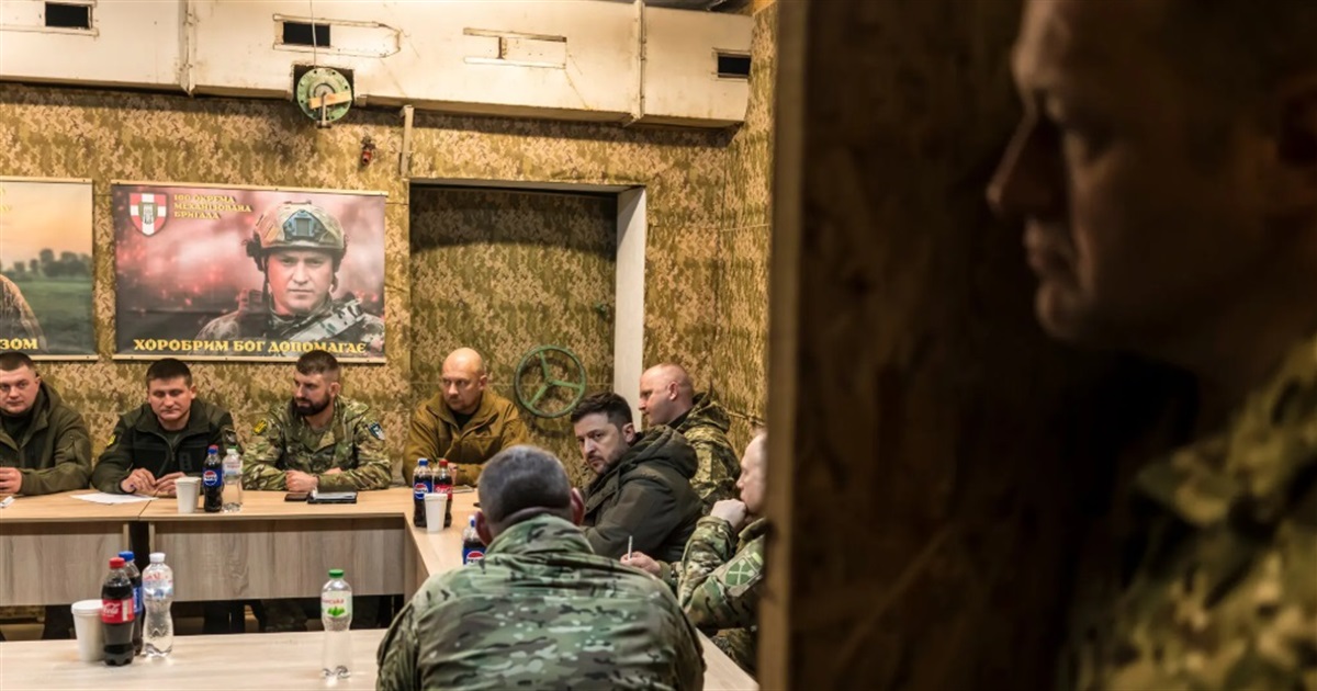 Це не про кілометри, це про людей. The New York Times побував на сході з Володимиром Зеленським