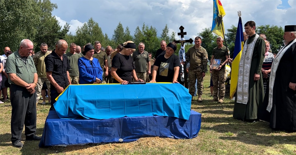 Назавжди 27: на Сарненщині попрощалися з воїном Іваном Козельцем