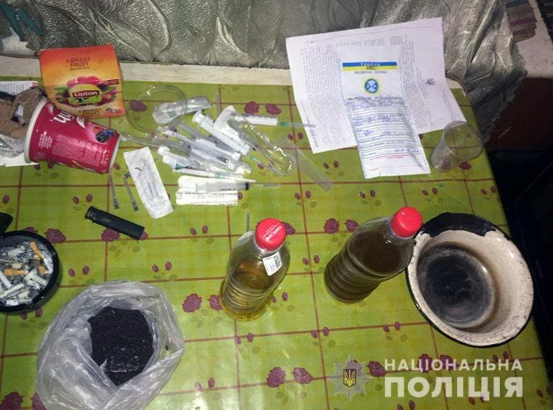 За підозрою у збуті наркотиків затримано мешканця Покровська