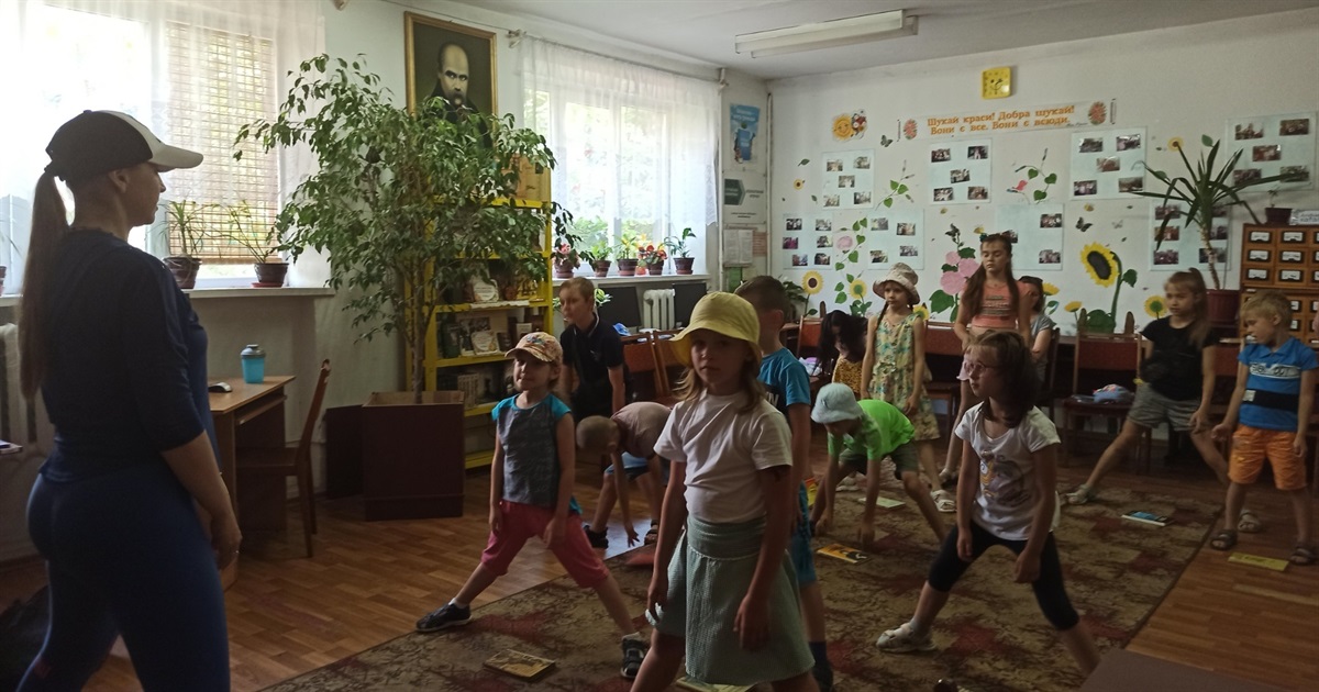 Не книгою єдиною: у бібліотеці діти не тільки читають, а й займаються спортом